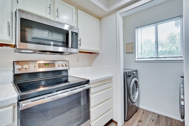 Building Photo - Hidden Silicon Valley Oasis! 2BR/2.5BA Townhome with TWO Private Patios, 2 Dedicated Parking Spac...