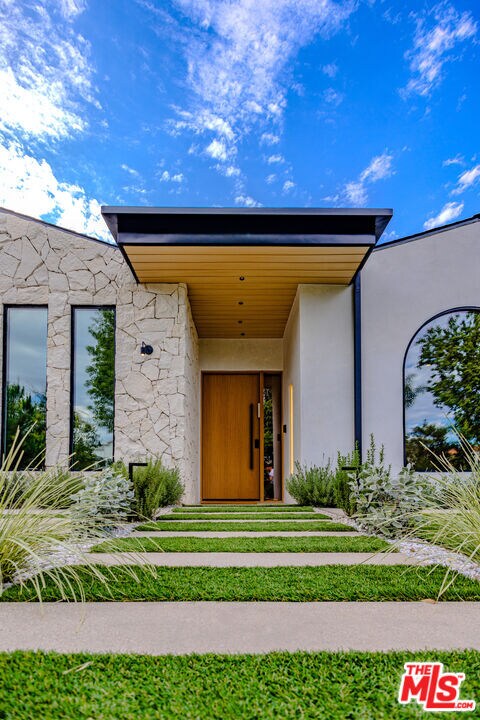 Building Photo - 4705 Saloma Ave