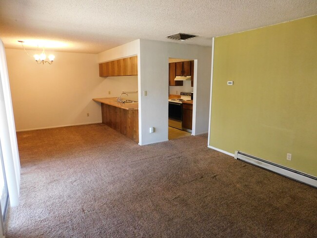 Building Photo - 805 E Cedar Ct