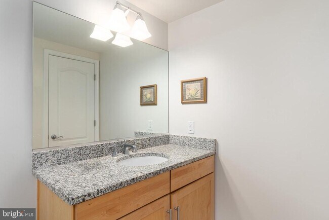 Building Photo - 525 N Fayette St