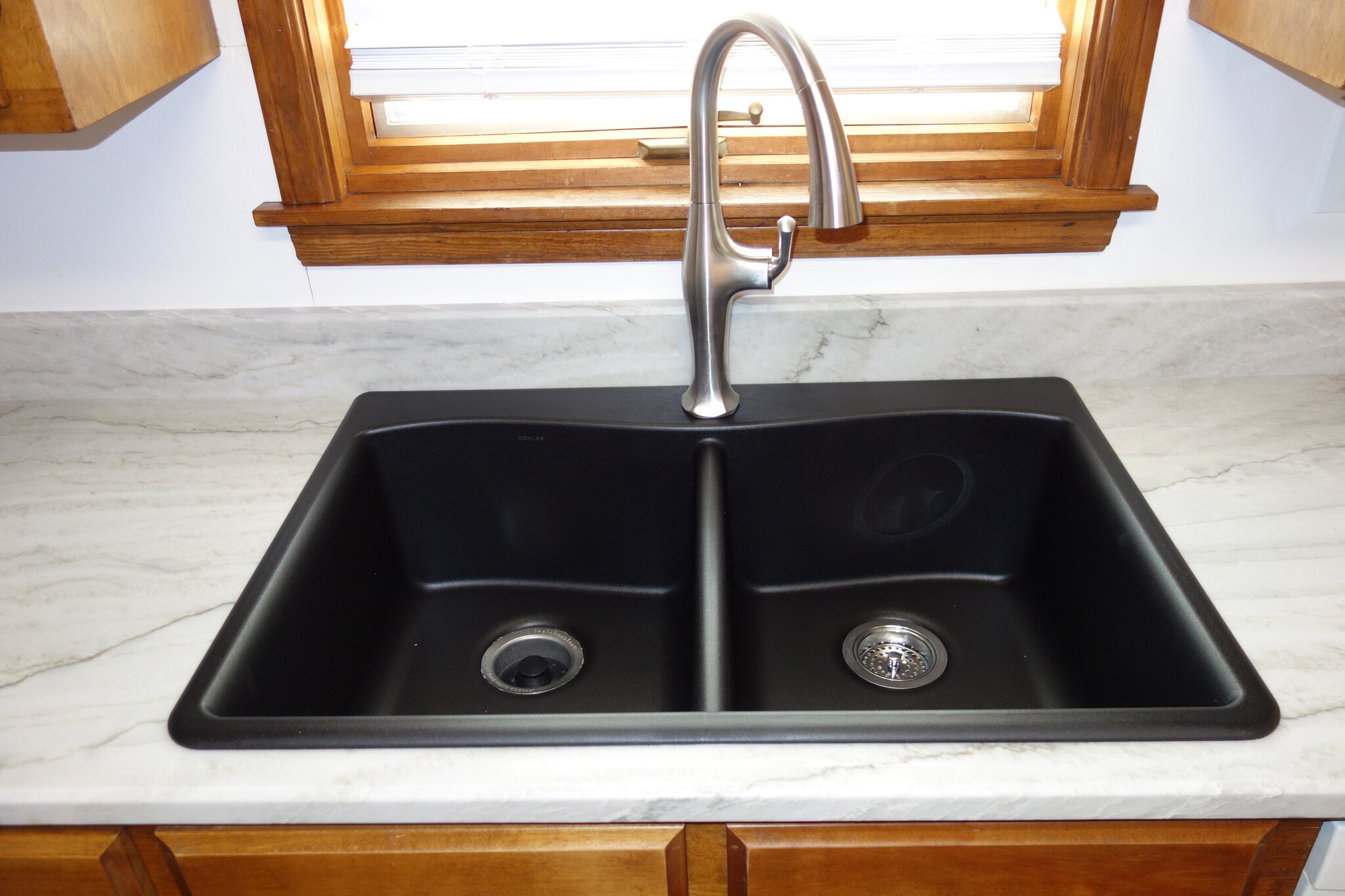 Close up of sink - 7116 S Indianapolis Ave