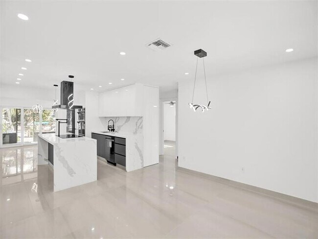 Building Photo - 4530 SW 34th Dr