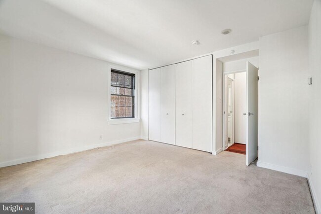 Building Photo - 219 S 18th St