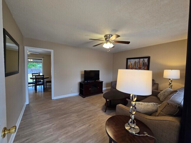 Building Photo - 1565 Jefferson Rd