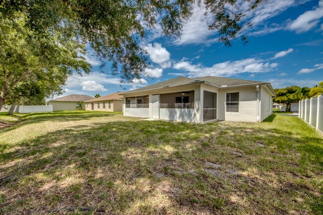 Building Photo - 2462 Nature Pointe Loop