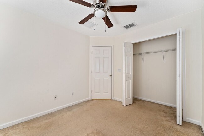 Building Photo - Nice 3/2.5 Townhouse in Enclave at Moss Pa...