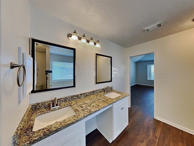 Building Photo - 26881 Monarch Manor Ln