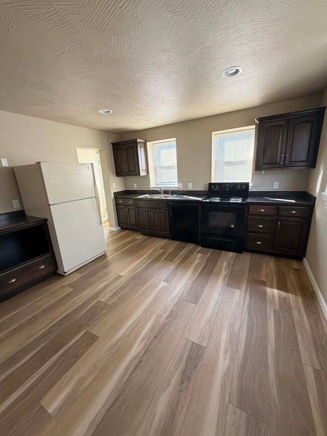 Building Photo - LEASETAKEOVER: NO DEPOSIT NEEDED!!!  4 BEDROOM / 2 BATHROOM HOUSE IN JOPLIN MO!!!