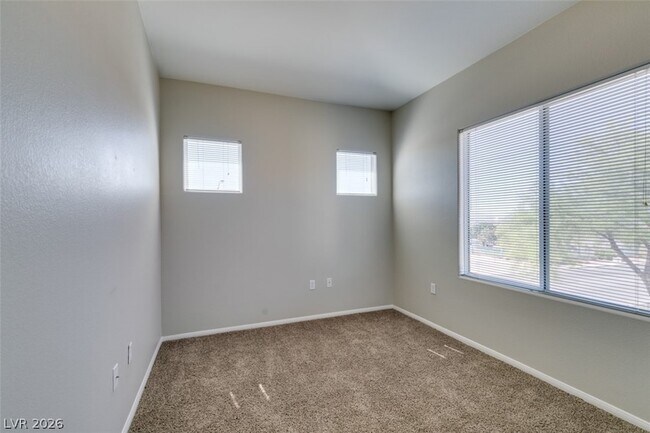 Building Photo - 2305 W Horizon Ridge Pkwy