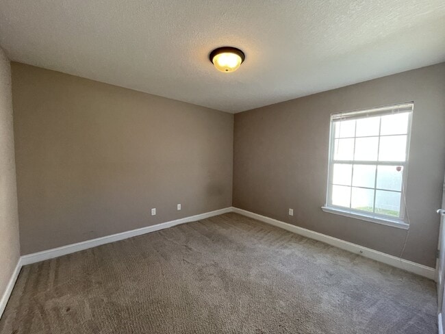 Building Photo - Home For Rent