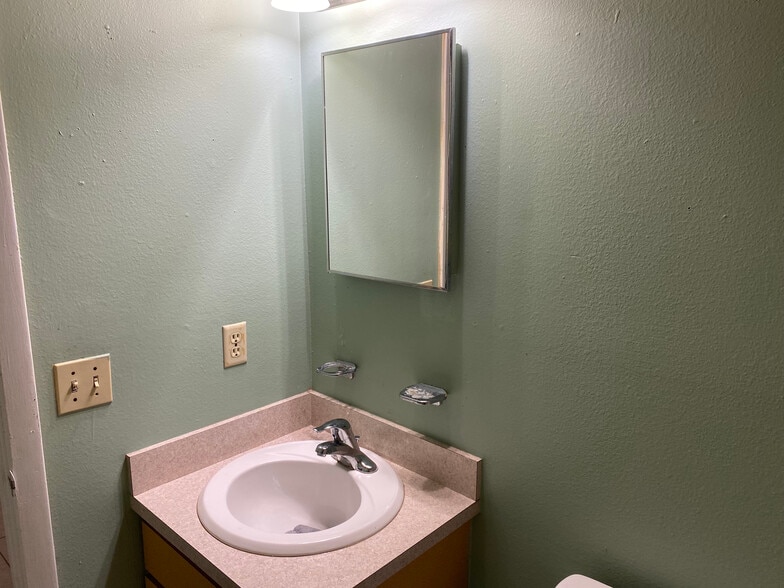 Bathroom vanity - 3010 Ernest Dr