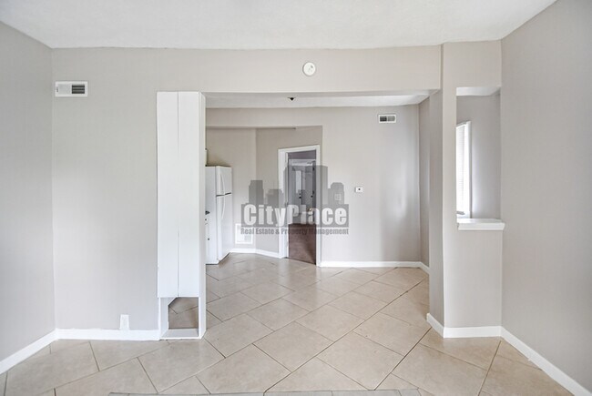 Building Photo - 674 S 13th St