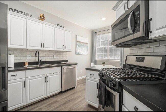 Building Photo - 58 Hammock Pl SE