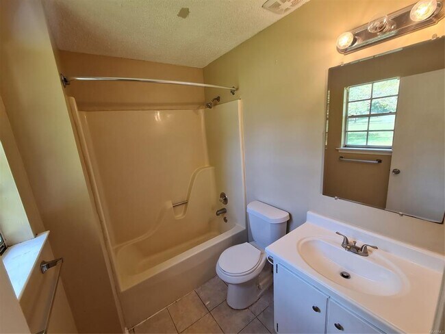 Building Photo - 3024 Cross Creek Dr