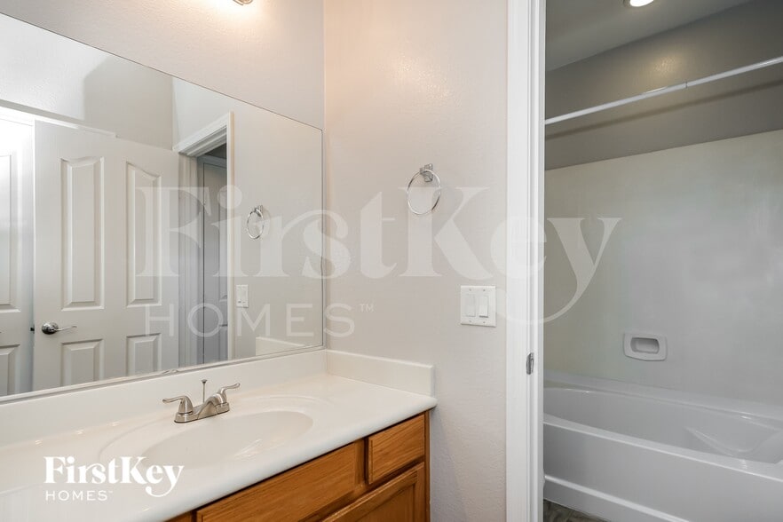 Building Photo - 9825 Venus Lake Ct