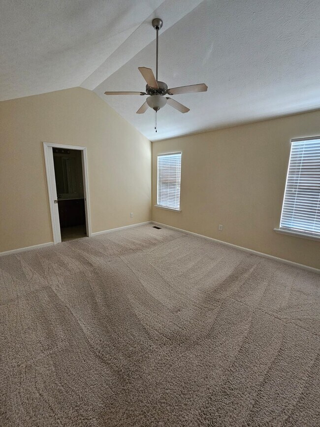 Building Photo - 403 Persimmon Dr