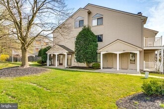 Building Photo - 1512 Roberts Way