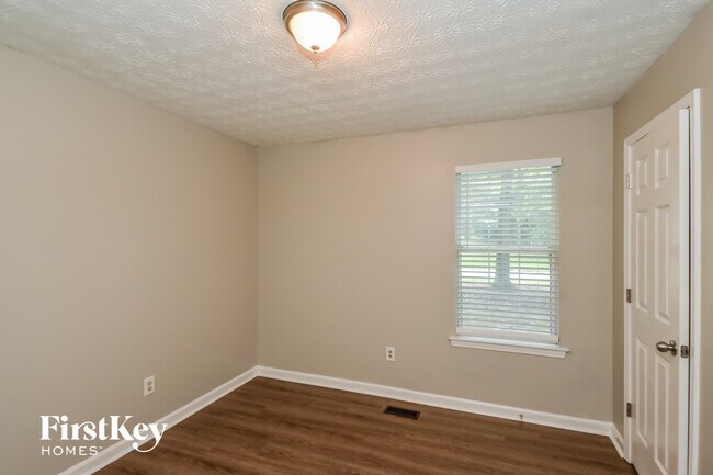 Building Photo - 176 Shadow Wood Dr