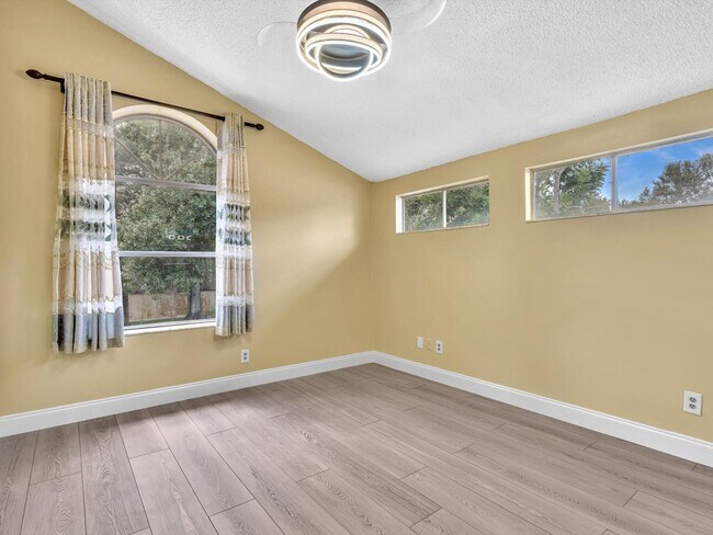 Building Photo - 12549 Woodmill Dr