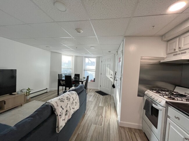 Building Photo - 376 Riverway