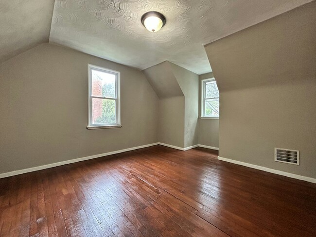Building Photo - 151 Collins Dr