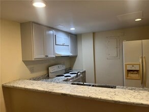 Building Photo - 416 Barbashela Dr