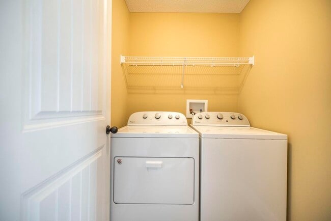 Building Photo - 102 Summerstone Bend