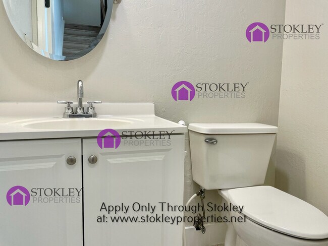 Building Photo - 1887 Pomar Way