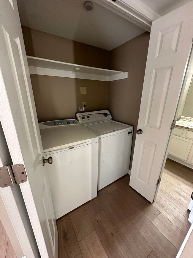 Building Photo - 2BD/1.5BA Townhouse located on the Germantown/Memphis Line!