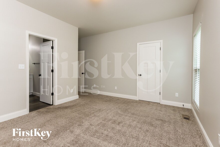 Building Photo - 413 Bittersweet Dr