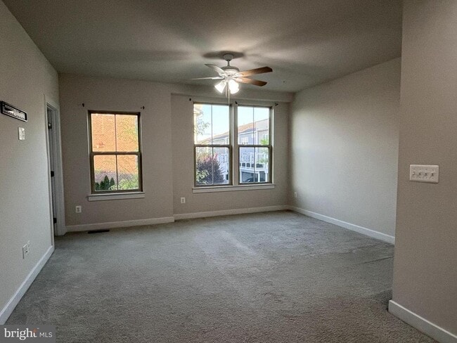 Building Photo - 42593 Burbank Terrace