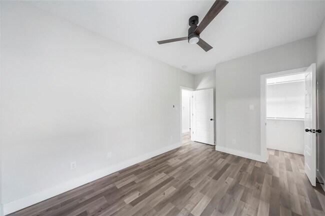 Building Photo - 402 E 37th St