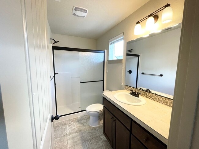 Building Photo - 4 Bedroom Home near Orenco Station!!