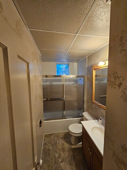 Bathroom - 545 S Douglas Ave