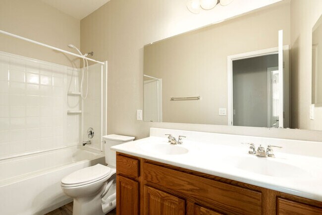 Building Photo - 3 bedroom Home!!