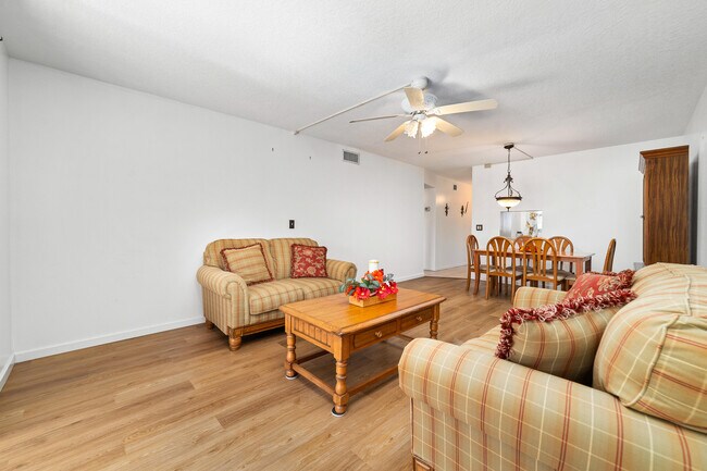 Building Photo - 230 NE 26th Ave