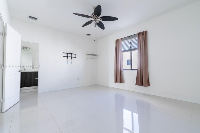 Building Photo - 481 SW 91st Ct