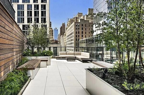 Building Photo - 50 W 30th St