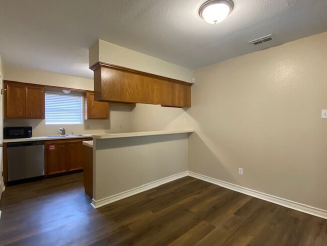 Building Photo - UPDATED AND AFFORDABLE SOUTHSIDE HOME ...W...