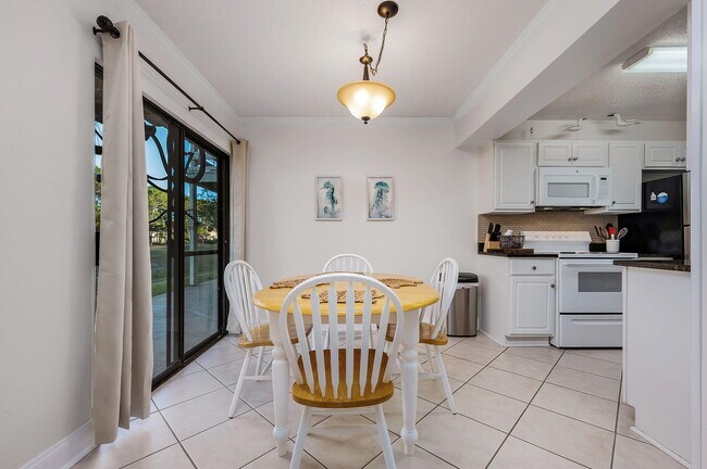 Building Photo - 293 Sunset Bay