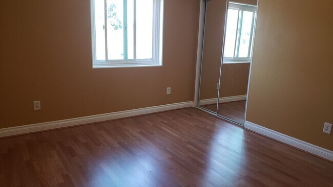 Building Photo - 40(718)