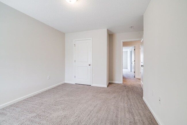 Building Photo - 3 Bed 2.5 Bath - Spacious Townhome Centrally Located in Rincon