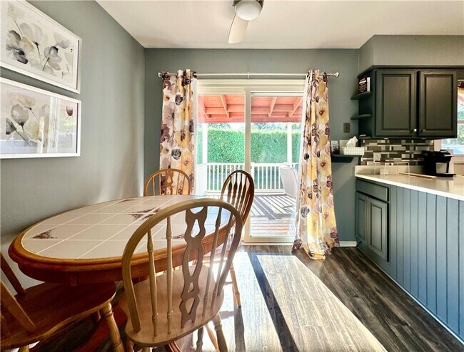 Building Photo - 406 Sharr Ave