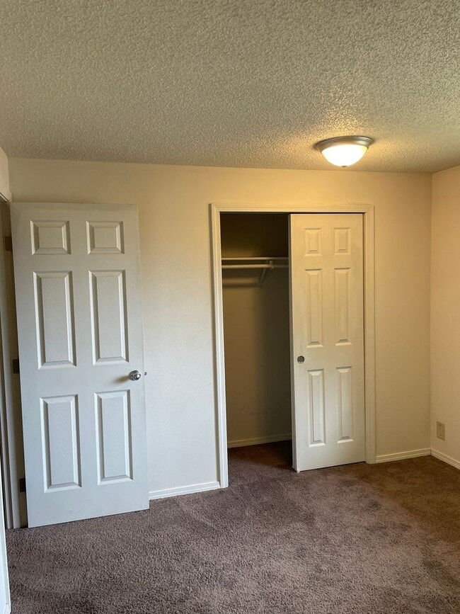 Building Photo - 4932-4942 Elkhorn Ct SE Salem, OR 97317