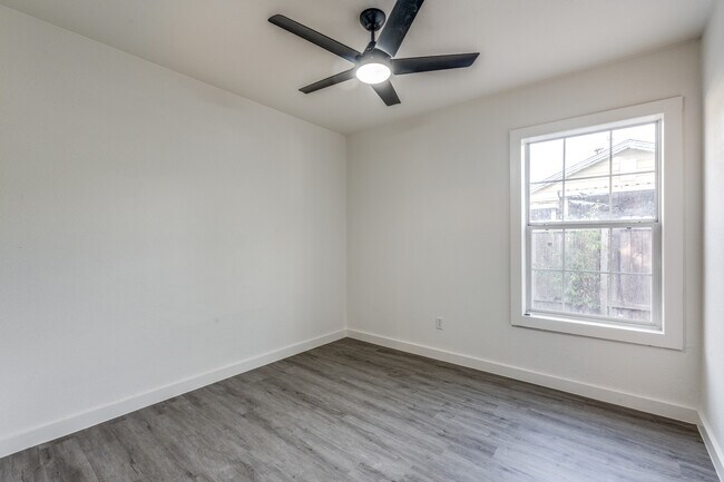 Building Photo - 827 Ware Blvd