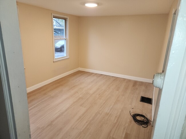 Building Photo - 537 Mill St