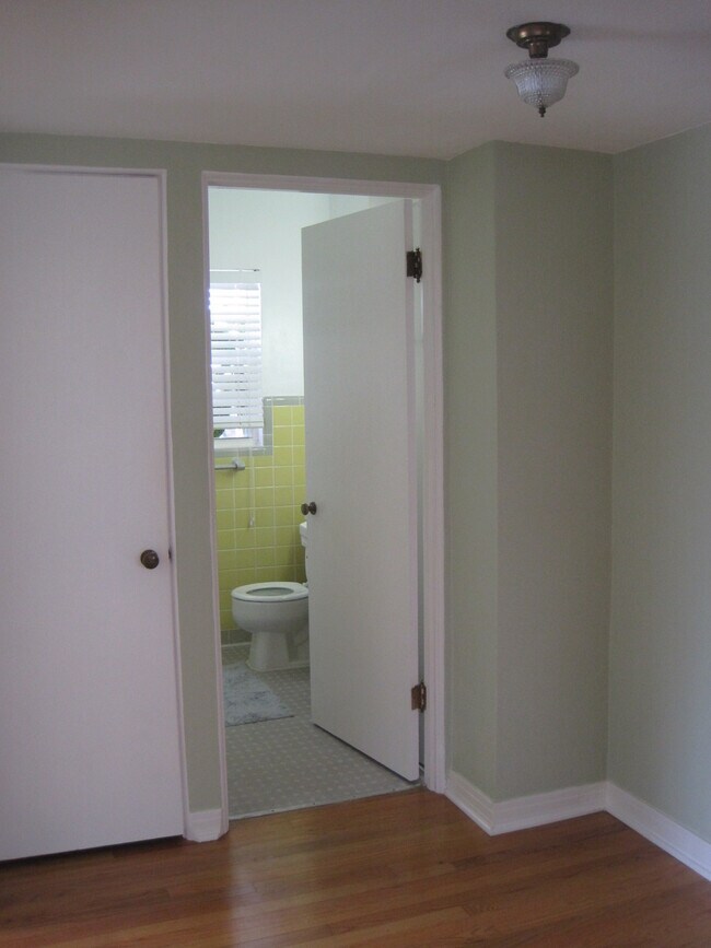 Building Photo - 612 Stetson St