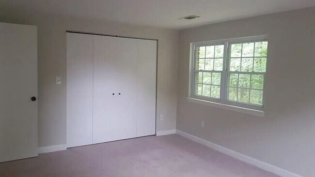 Building Photo - 20 Kingswood Dr