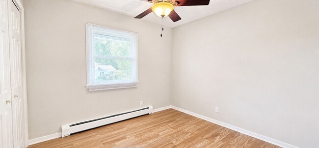 Building Photo - 819 Elm St
