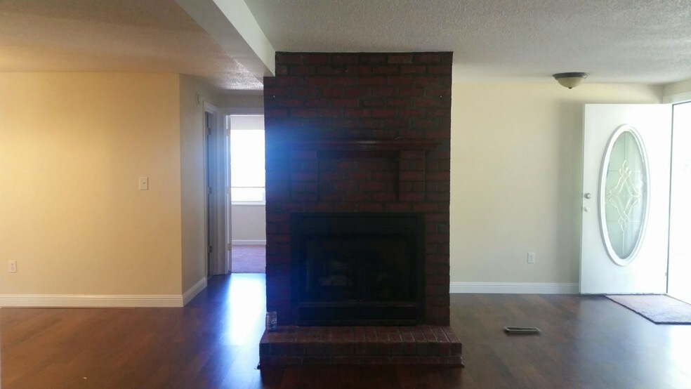Building Photo - 5397 Shallowford Rd